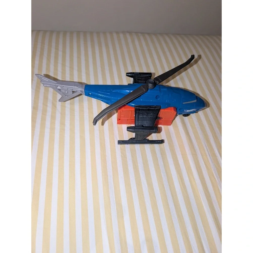 Hot Wheels Launch Into Action SUPER S.W.A.T. COPTER Vehicle Only by Mattel